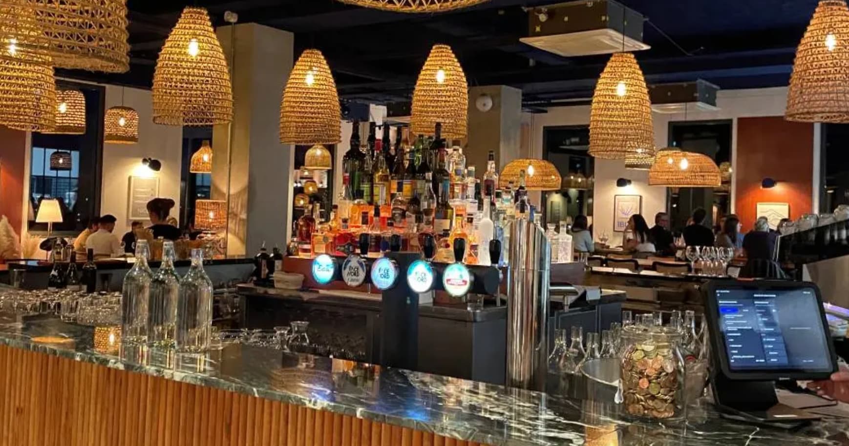 Bar calme : sortir en soirée sans que le bruit ou la foule ne pèsent
