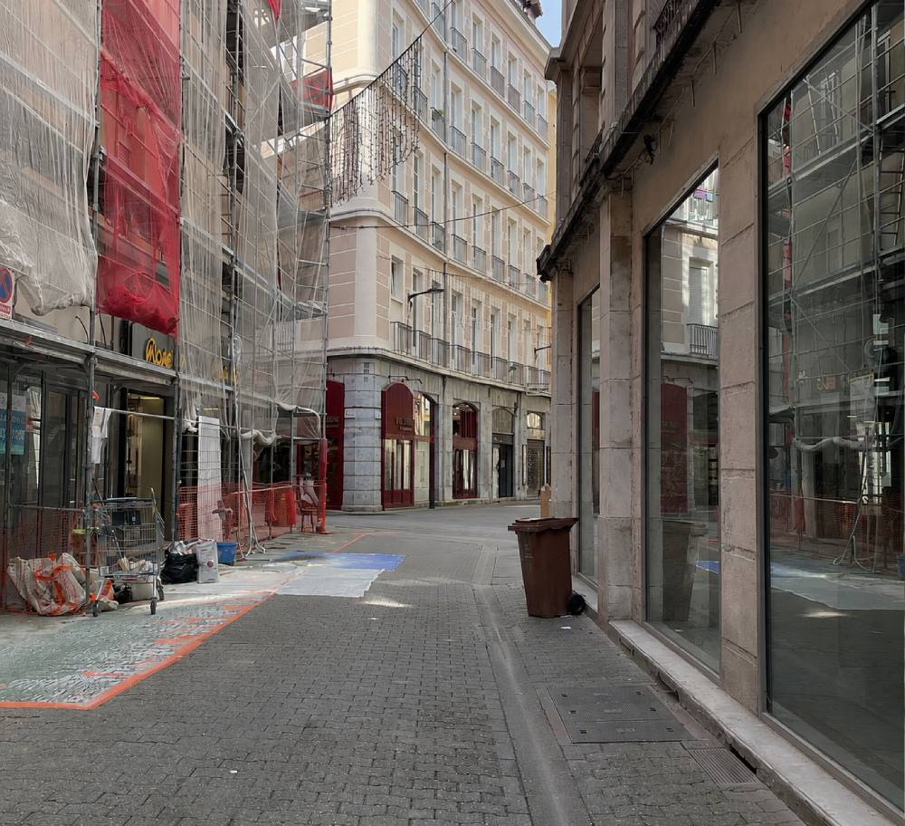 Café cannelle Grenoble - Rue à droite