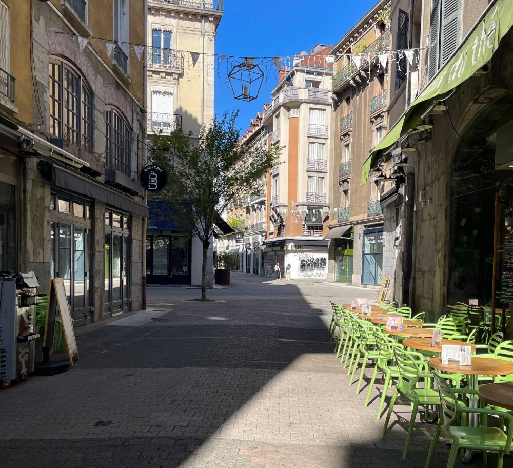 Jardin du thé Grenoble - Rue à gauche