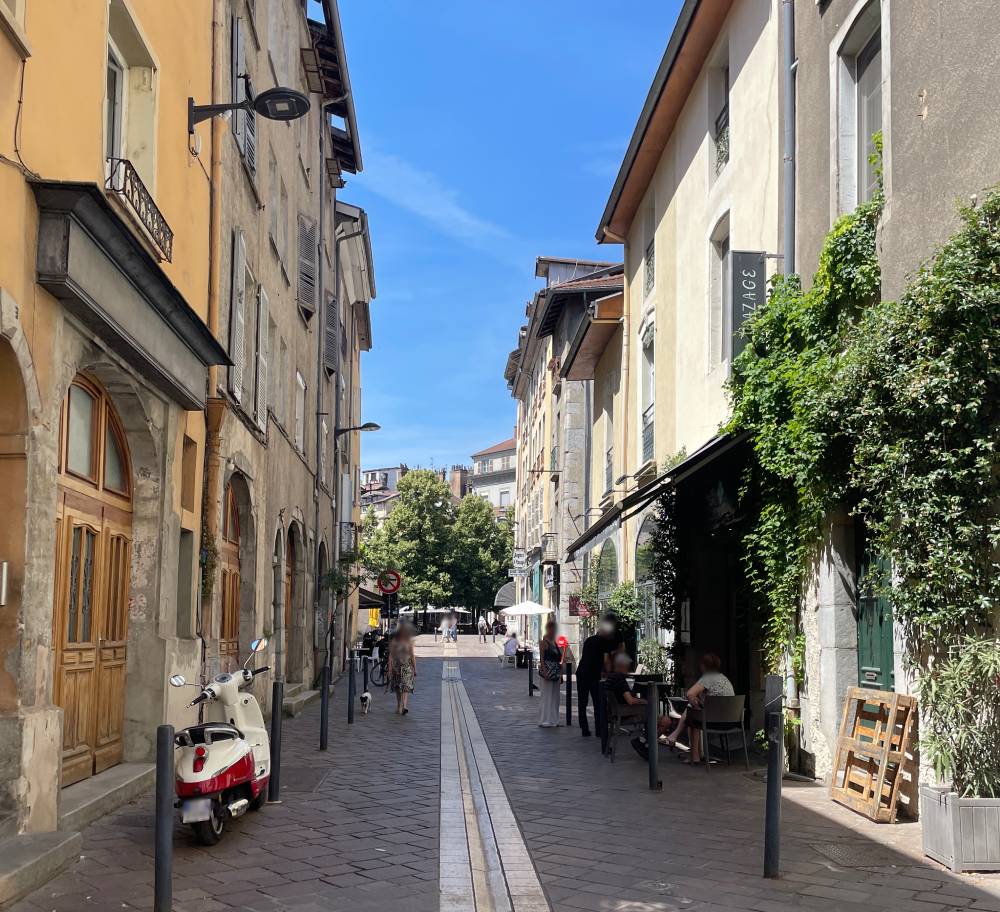 Ici Grenoble Grenoble - Rue à gauche
