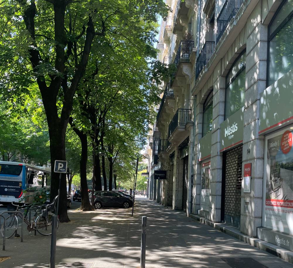 Moka Tonka Grenoble - Rue à gauche