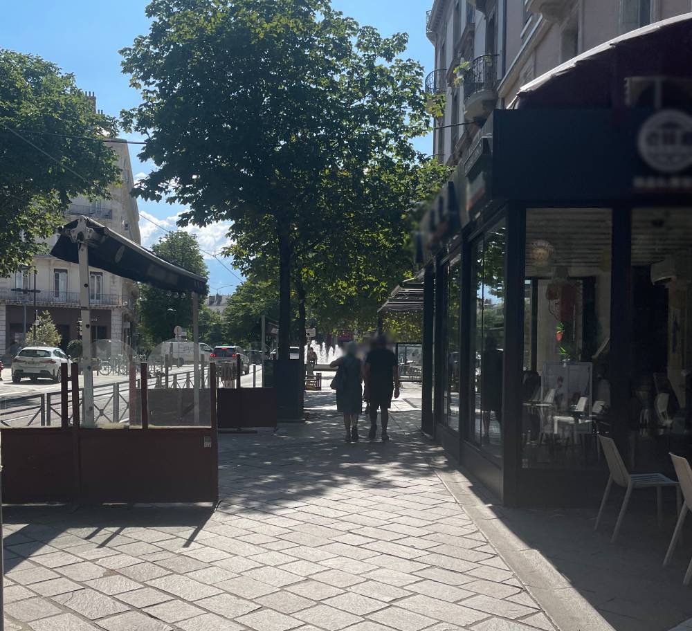 Columbus café Grenoble - Rue à gauche